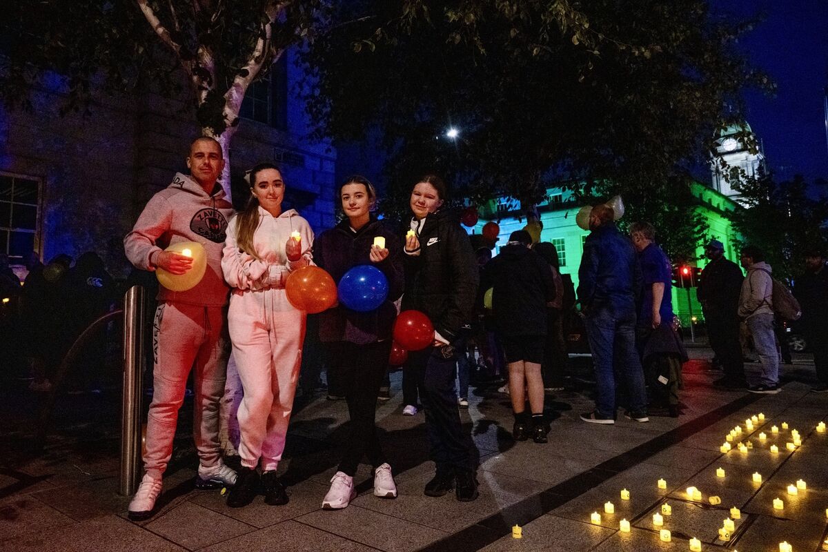 Mark and Allieah Keating pictured with Sophie Walsh and Danielle Ford from Ballyphenane at Bridges of Hope, a candlelit event to mark World Suicide Prevention Day held on Albert Quay. Picture Chani Anderson