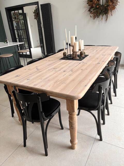 The table that Lindsay refurbished. The table that Lindsay refurbished.
