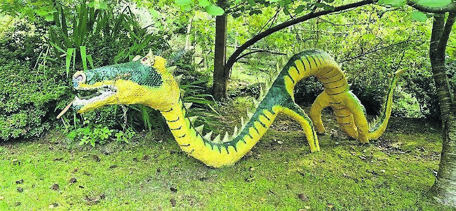 The resident dragon along the eastern boundary. The resident dragon along the eastern boundary.