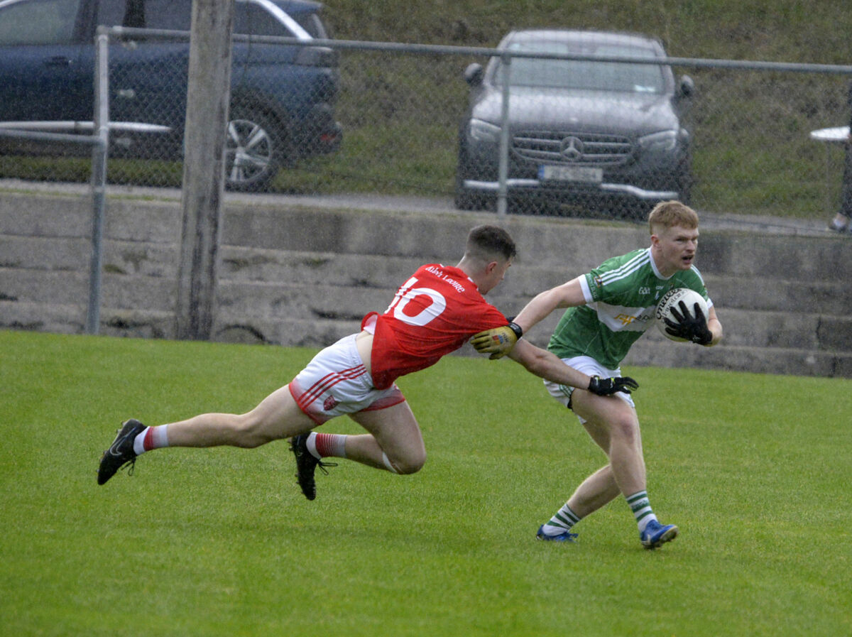 Aghabullogue's Paul Ring moves away from Aaron O'Donovan of Iveleary. Picture: Denis Boyle Aghabullogue's Paul Ring moves away from Aaron O'Donovan of Iveleary. Picture: Denis Boyle