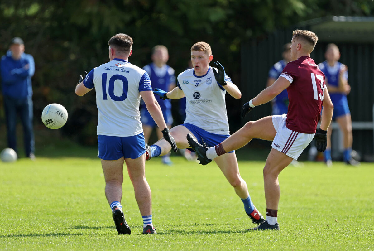 Bishopstown's Michael Nunan fires a pass against Knocknagree. Picture: Jim Coughlan. Bishopstown's Michael Nunan fires a pass against Knocknagree. Picture: Jim Coughlan.