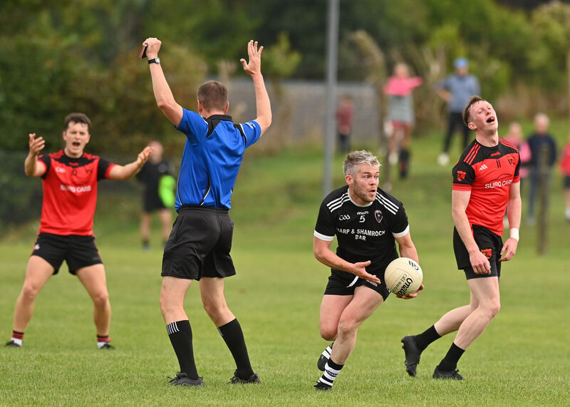 Kiskeam’s AJ O’Connor seems to be heading in the right direction at Carrignadrohid. Picture: Martin Walsh. Kiskeam’s AJ O’Connor seems to be heading in the right direction at Carrignadrohid. Picture: Martin Walsh.