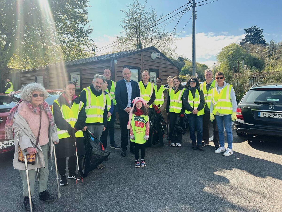 Tánaiste Micheál Martin pays a visit to Douglas Tidy Towns , where he took a tour of the local area, talking about biodiversity with particular reference to Doman’s Wood and the Mangala as well as Tramore River, invasive species, and water pollution. 