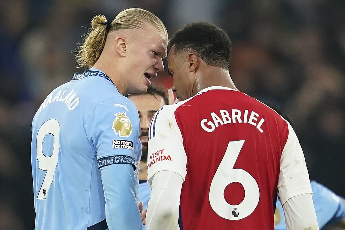 Manchester City's Erling Haaland has a disagreement with Arsenal's Gabriel during the English Premier League soccer match between Manchester City and Arsenal at the Etihad stadium in Manchester. Picture: AP Photo/Dave Thompson
