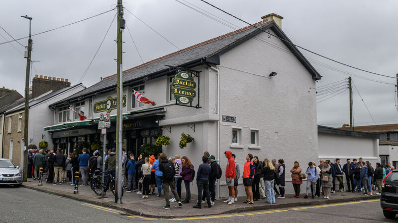Cork's feeling 'chipper': Hundreds queue outside beloved Lennox's for final trading days
