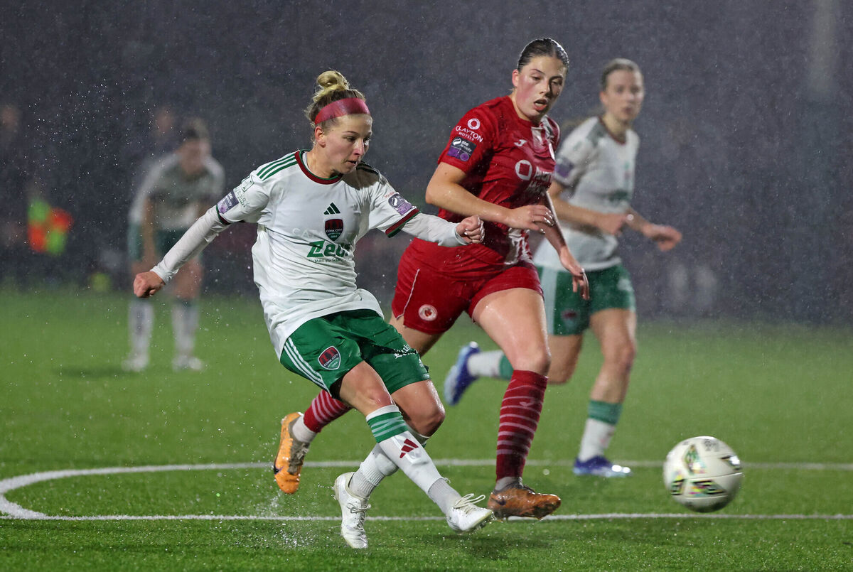 Colleen Kennedy O'Connell, Cork City, shoots from Sarah Kiernan, Sligo Rovers. Picture: Jim Coughlan. Colleen Kennedy O'Connell, Cork City, shoots from Sarah Kiernan, Sligo Rovers. Picture: Jim Coughlan.
