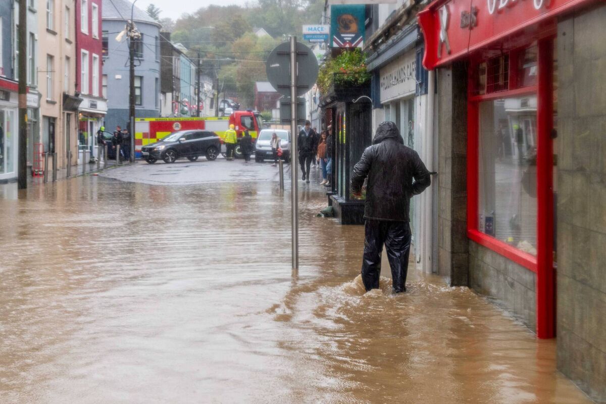 Council workers and the fire service were out in force on Saturday trying to stem the flood waters in Bantry. Picture: Andy GIbson.