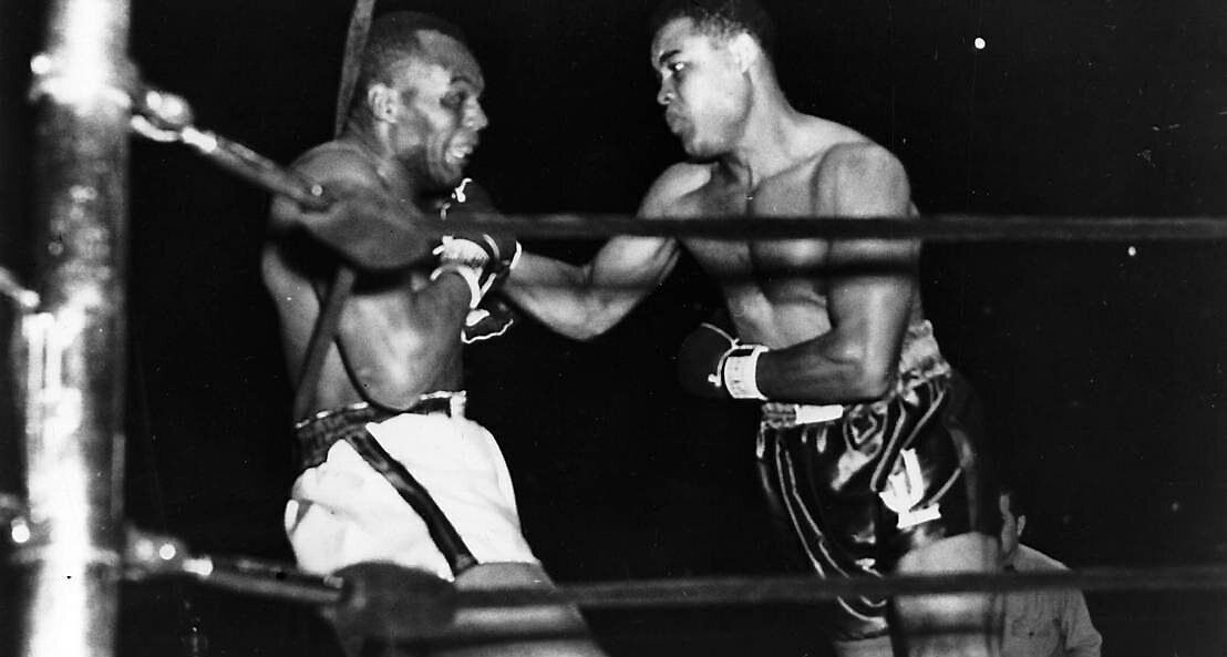 RING LEGEND: Joe Louis (right) fights Jersey Joe Walcott at Madison Square Garden, New York, in 1947. Picture: Keystone/Getty Images