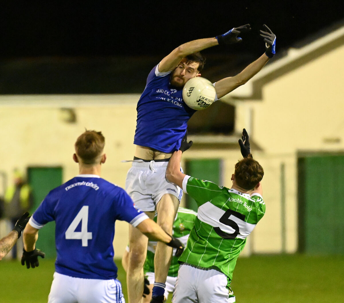 Naomh Abán's Conchúr Ó'Criodáin goes highest from Aghabullogue's Aaron O'Sullivan. Picture: Eddie O'Hare Naomh Abán's Conchúr Ó'Criodáin goes highest from Aghabullogue's Aaron O'Sullivan. Picture: Eddie O'Hare