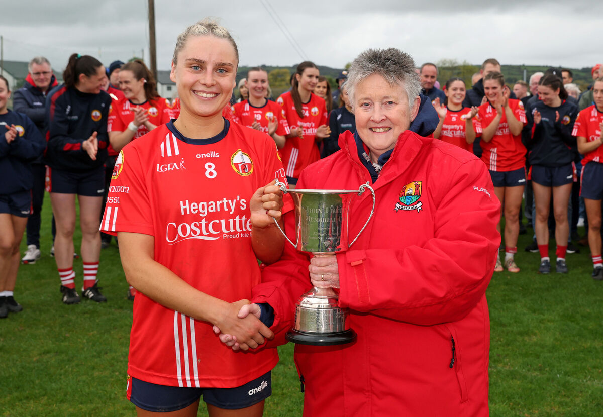Laura O'Mahony, O’Donovan Rossa captain, receives the cup from Marian Crowley. Picture: Jim Coughlan. Laura O'Mahony, O’Donovan Rossa captain, receives the cup from Marian Crowley. Picture: Jim Coughlan.