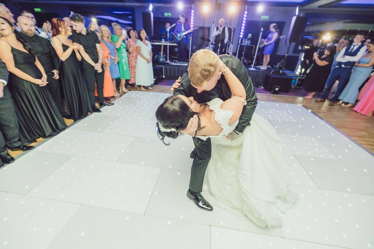 The couple’s first dance to ‘Can’t help falling in love,’ by Elvis, was very special, as it was sung by Aisling’s dad.