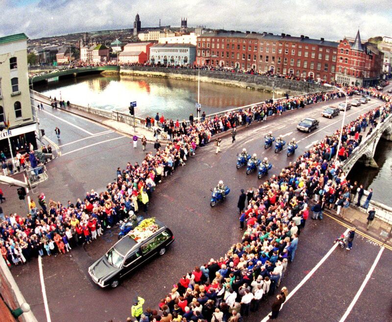 The funeral cortege with the remains of one of Cork’s famous sons, the late Jack Lynch passing over St Patrick’s Bridge onto to St Patrick Street as crowds line the route in Cork city centre. Picture: Denis Minihane. 