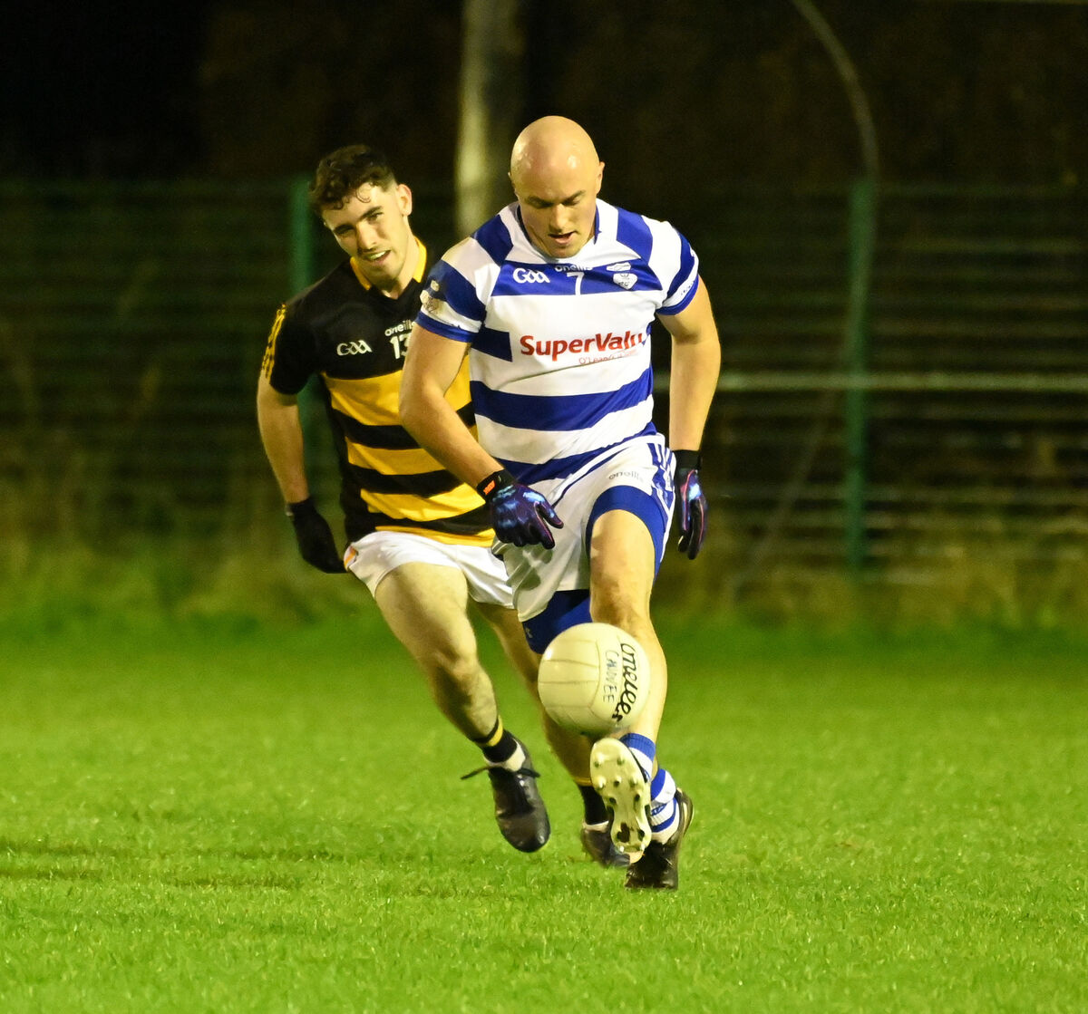Inniscarra's Jack O'Dwyer breaks from Canovee's Daire McMahon during the Ross Oil Muskerry JAFC final at Ovens last year. Picture: Eddie O'Hare Inniscarra's Jack O'Dwyer breaks from Canovee's Daire McMahon during the Ross Oil Muskerry JAFC final at Ovens last year. Picture: Eddie O'Hare