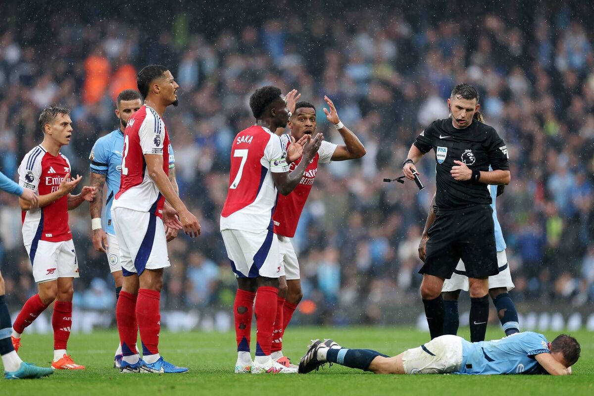 Bernardo Silva of Manchester City reacts prior to Referee, Michael Oliver showing a red card to Leandro Trossard of Arsenal during the Premier League match againsy Manchester City . Picture: Carl Recine/Getty Images Bernardo Silva of Manchester City reacts prior to Referee, Michael Oliver showing a red card to Leandro Trossard of Arsenal during the Premier League match againsy Manchester City . Picture: Carl Recine/Getty Images