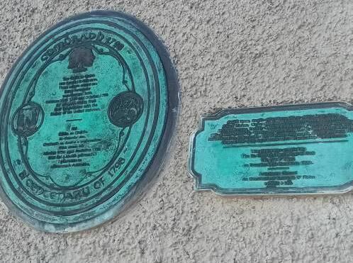 Plaques on the wall at Gould Street, marking the 17 United Irishmen who were hanged in this area after the 1798 Rebellion. Plaques on the wall at Gould Street, marking the 17 United Irishmen who were hanged in this area after the 1798 Rebellion.