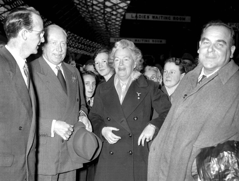 British singer Gracie Fields arrives at Lower Glanmire Road (Kent) Railway Station to attend the Cork Film Festival 29/10/1954 British singer Gracie Fields arrives at Lower Glanmire Road (Kent) Railway Station to attend the Cork Film Festival 29/10/1954