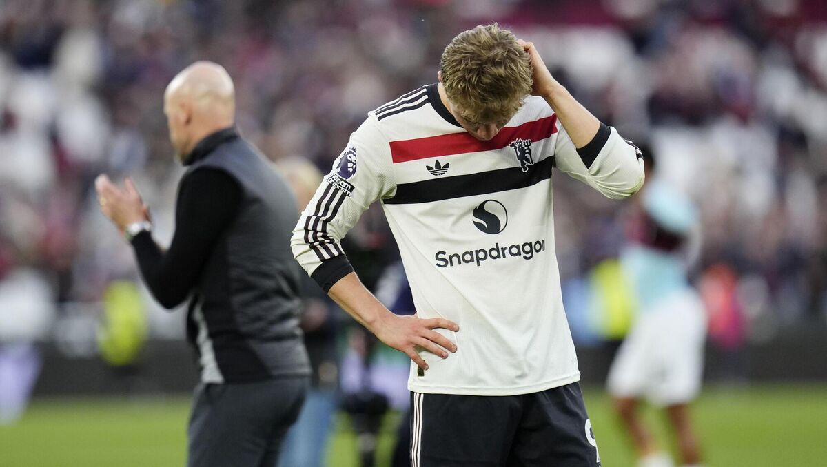 Manchester United's Rasmus Hojlund (right) stands dejected as Manchester United manager Erik ten Hag (left) applauds the fans after the Premier League match against West Ham at the London Stadium. Picture: Nick Potts/PA Wire.
