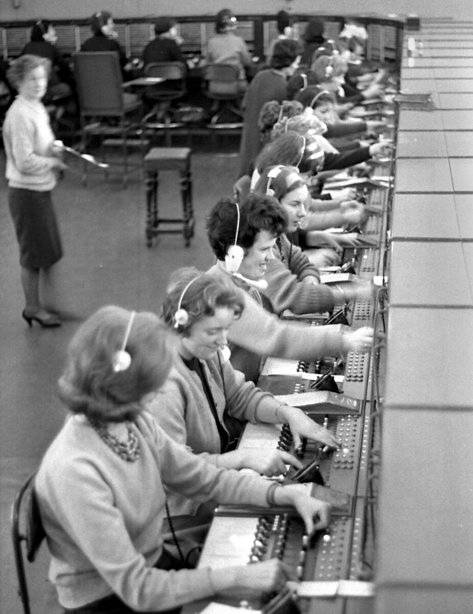 Telephone operators at the GPO in Cork in February, 1965