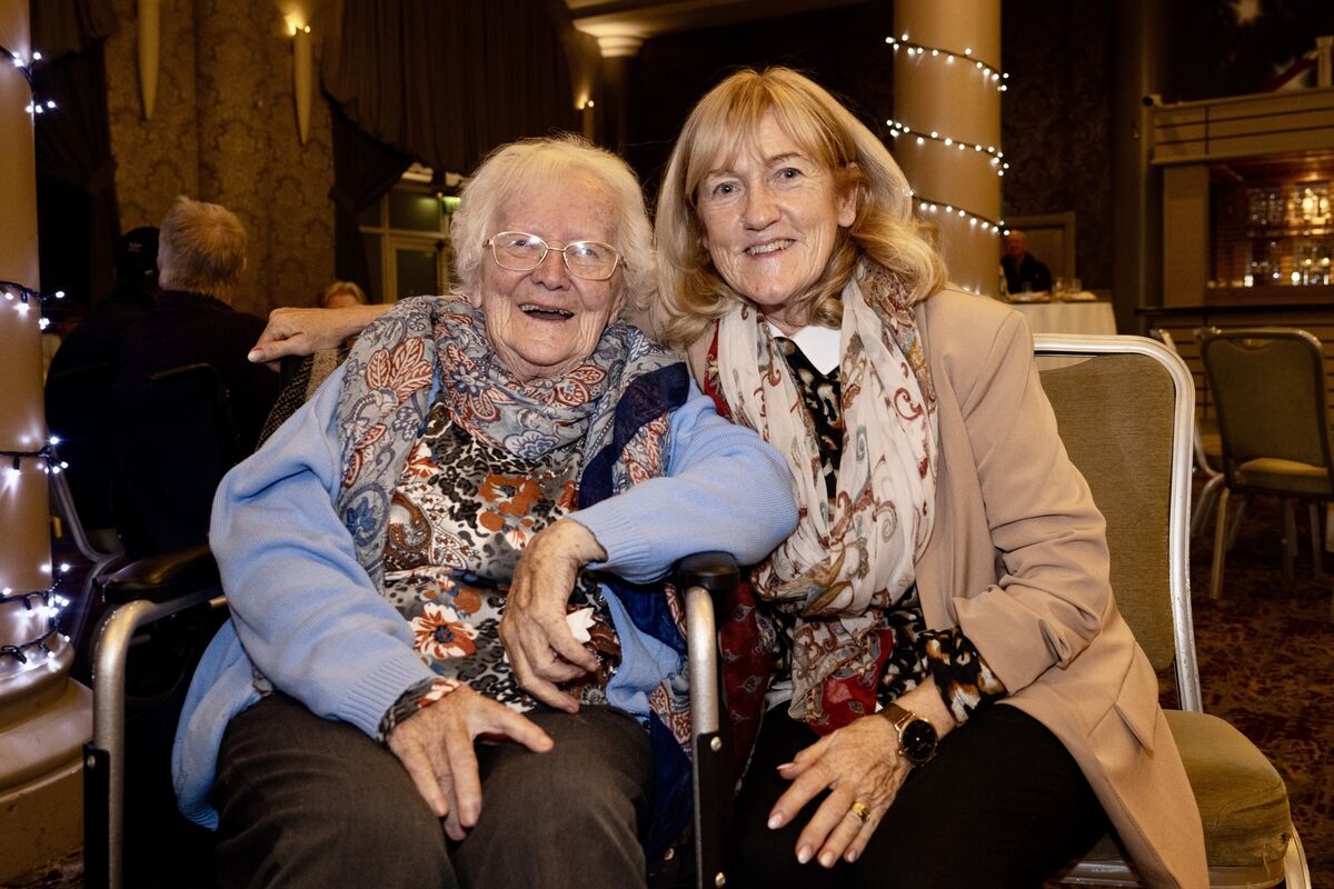  Nancy Attridge Murphy and Carina Gallagher.