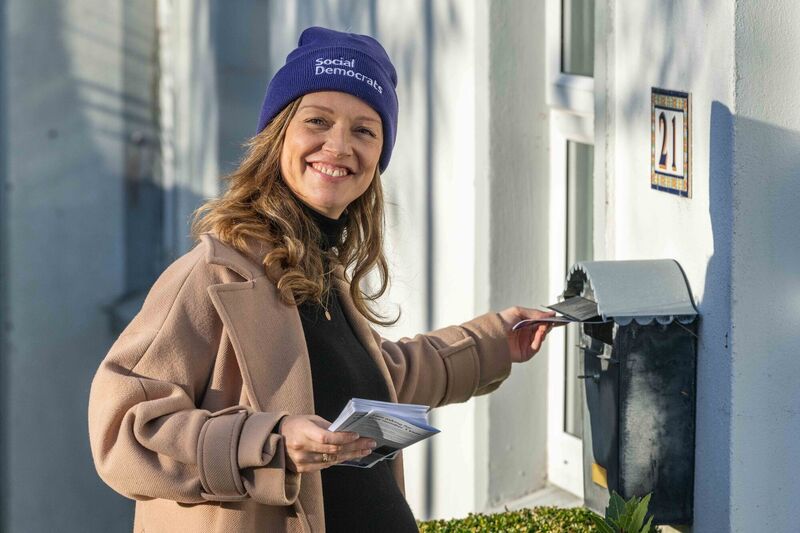 Social Democrats leader Holly Cairns TD canvassed in Schull, West Cork today, assisted by her team of four. Picture: Andy Gibson.