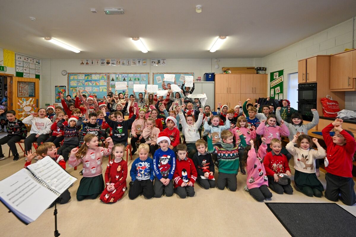 Pupils from Terelton National School show support for their string quarter members, Leila Foley 12, Áine Lucey 13, Sophia Corkery 12 and Conan Clery who will be performing on The Late Late Toy Show tonight. Picture:Chani Anderson Pupils from Terelton National School show support for their string quarter members, Leila Foley 12, Áine Lucey 13, Sophia Corkery 12 and Conan Clery who will be performing on The Late Late Toy Show tonight. Picture:Chani Anderson