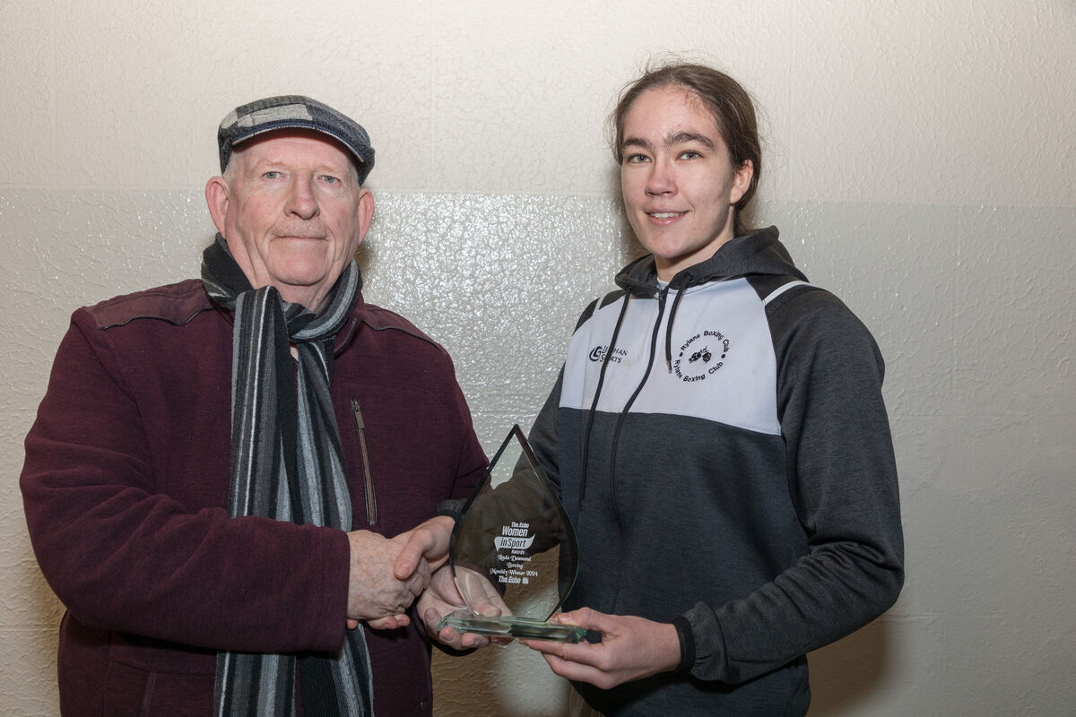 Michael O'Brien presents Linda Desmond of Rylane Boxing Club with The Echo Women in Sport Award for November. Picture: David Creedon Michael O'Brien presents Linda Desmond of Rylane Boxing Club with The Echo Women in Sport Award for November. Picture: David Creedon