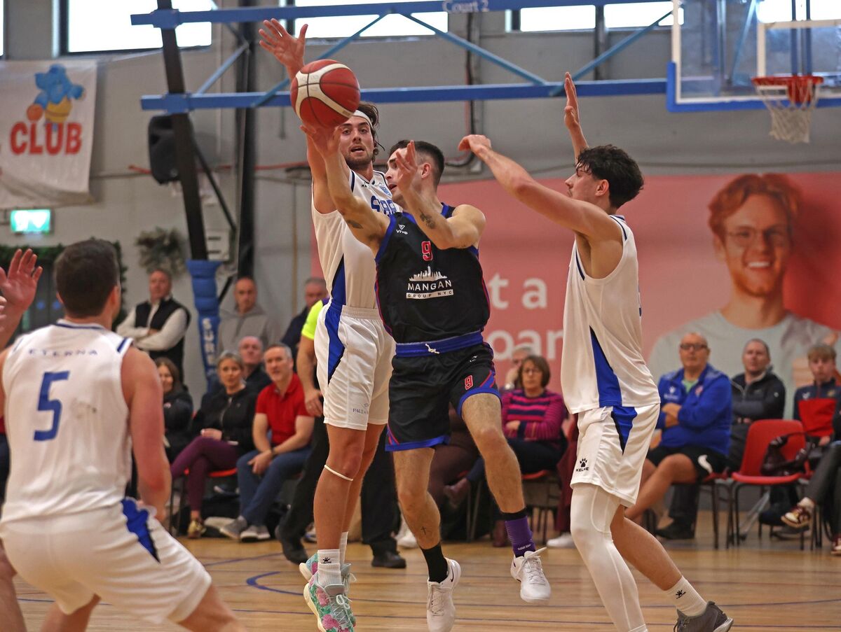  James Hannigan, UCC Demons, fires a pass from Max Cooper and Max Richardson, Belfast Star. Picture: Jim Coughlan.