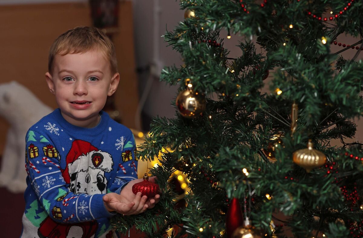 Eoin White, Little Hands Childcare, helps with the decorating before Santa arrived at the Cork Foyer, Assumption Road, Blackpool.
Eoin White, Little Hands Childcare, helps with the decorating before Santa arrived at the Cork Foyer, Assumption Road, Blackpool.