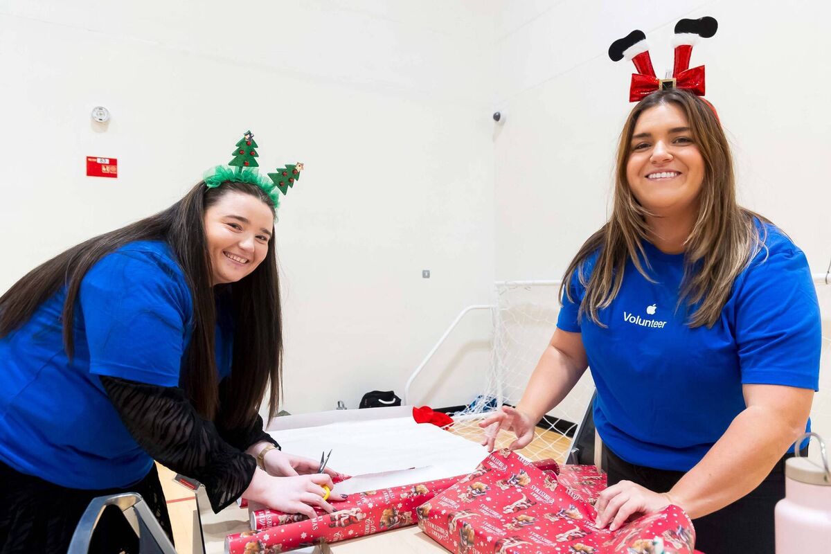 Apple volunteers in Cork have been supporting the Rainbow Club to prepare for its unique Santa experience this December. Picture: Alison Miles /OSM PHOTO Apple volunteers in Cork have been supporting the Rainbow Club to prepare for its unique Santa experience this December. Picture: Alison Miles /OSM PHOTO