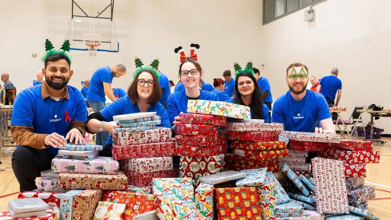 Apple’s volunteers wrap 1,000 presents for Cork charity Apple’s volunteers wrap 1,000 presents for Cork charity