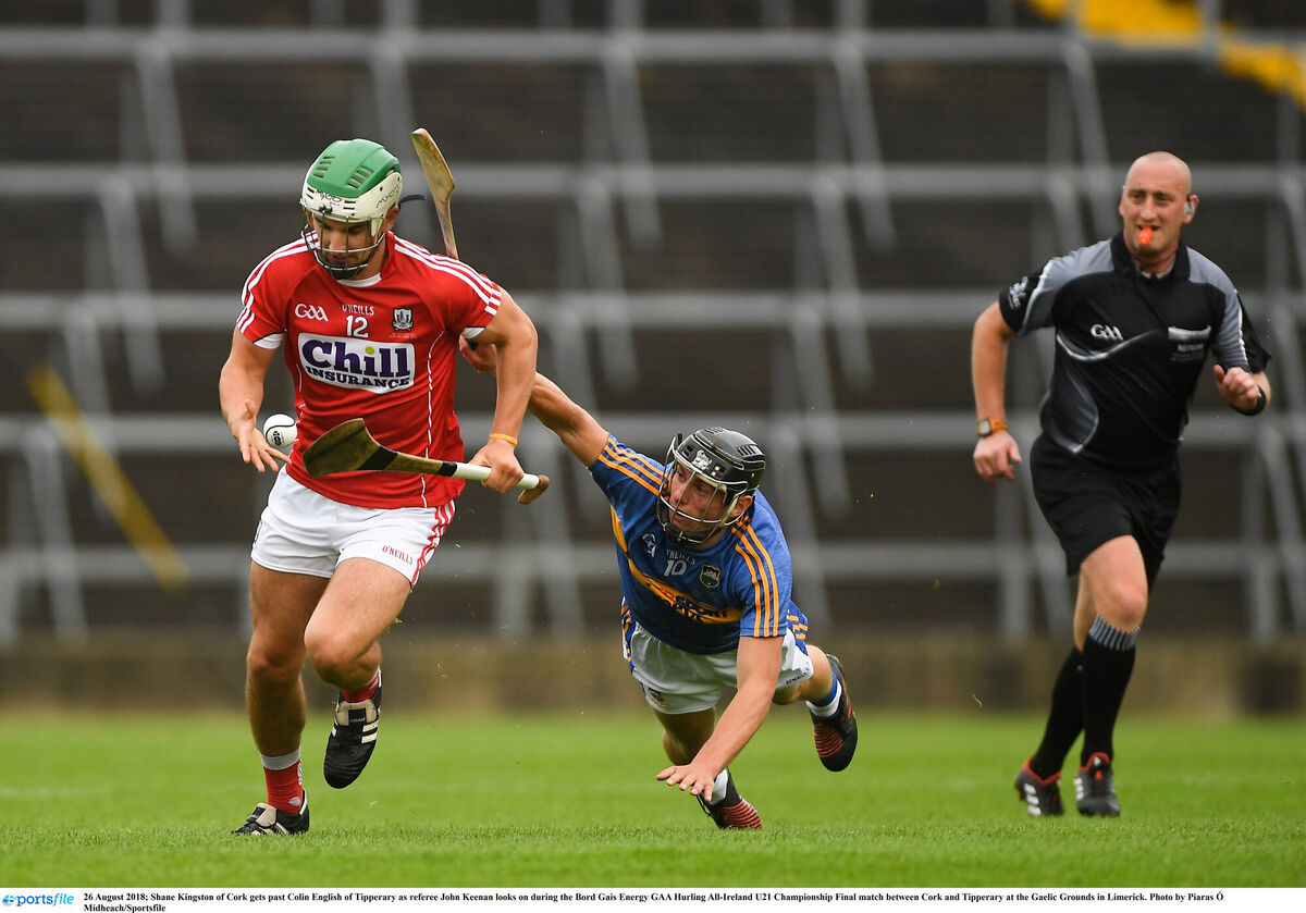 Shane Kingston of Cork gets past Colin English of Tipperary as referee John Keenan looks on. Picture: Piaras Ó Mídheach/Sportsfile