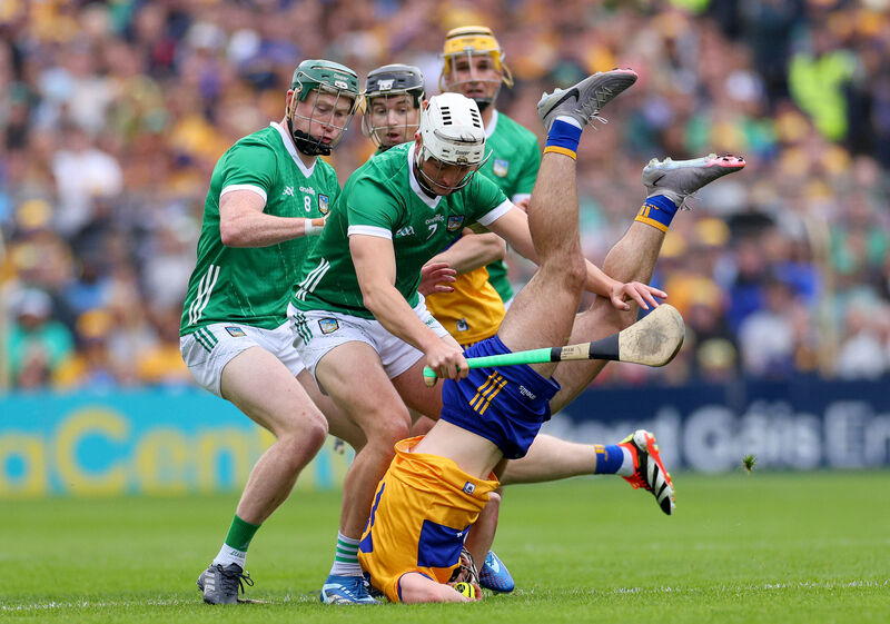 Limerick’s Kyle Hayes closes on in Mark Rodgers of Clare. Picture: INPHO/James Crombie Limerick’s Kyle Hayes closes on in Mark Rodgers of Clare. Picture: INPHO/James Crombie