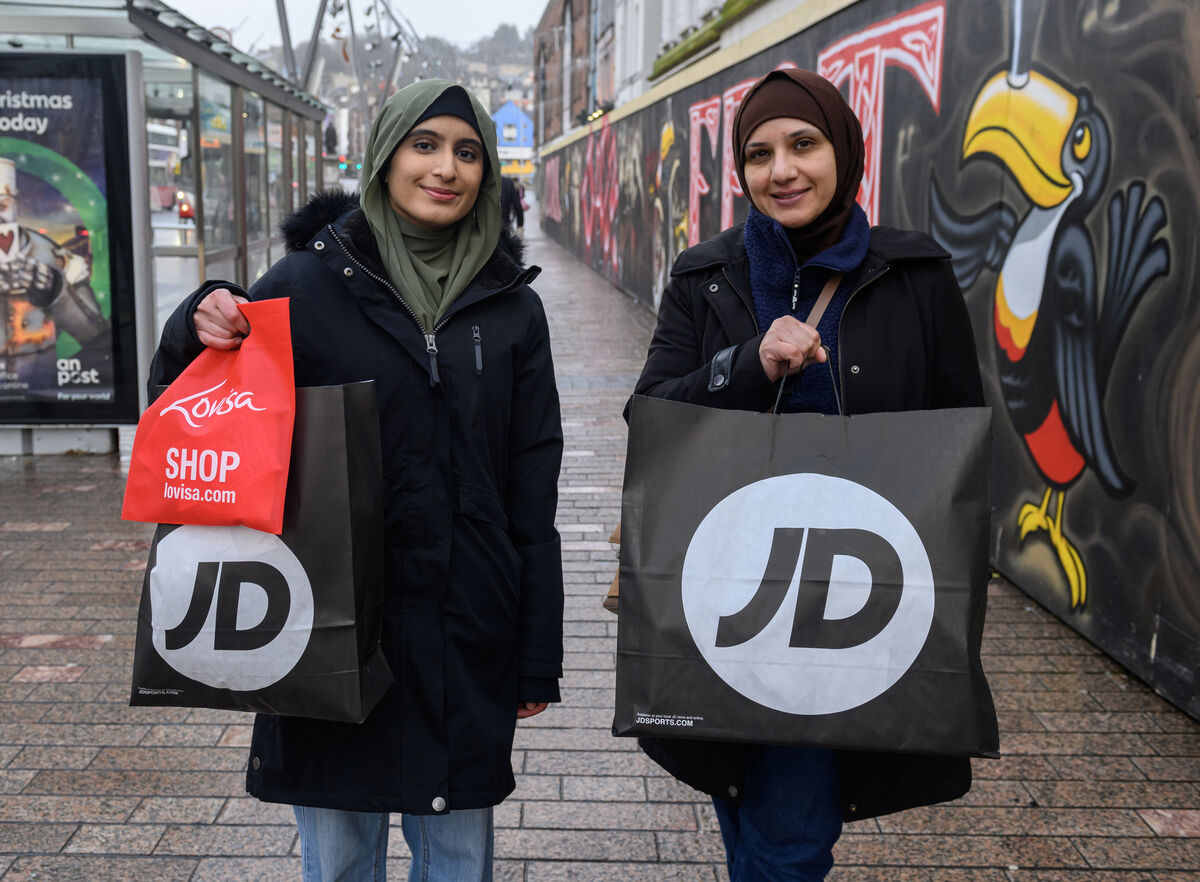 Alisha and Ayesha Wasim. Picture Dan Linehan Alisha and Ayesha Wasim. Picture Dan Linehan