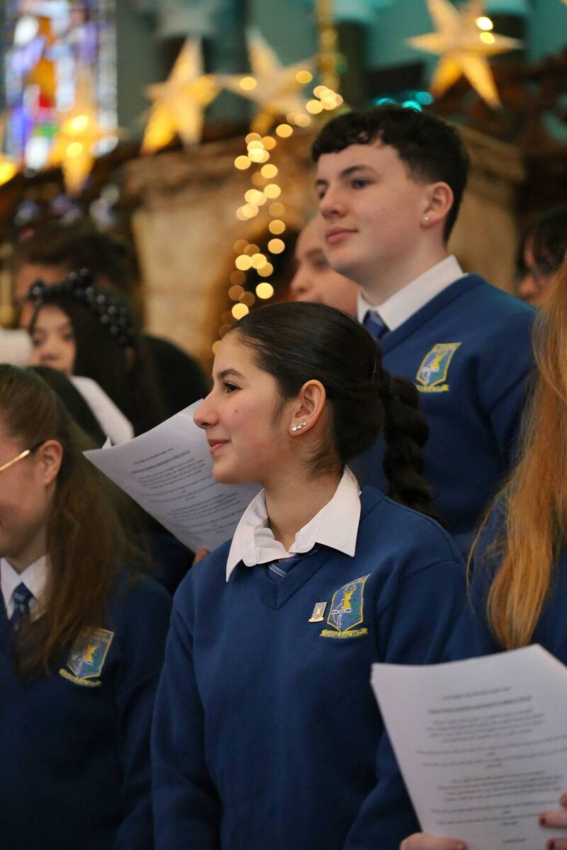 Pupils from Coláiste Éamann Rís Choir