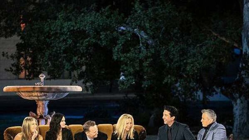 Lisa Kudrow reveals she recently found note from Friends co-star Matthew Perry Lisa Kudrow reveals she recently found note from Friends co-star Matthew Perry