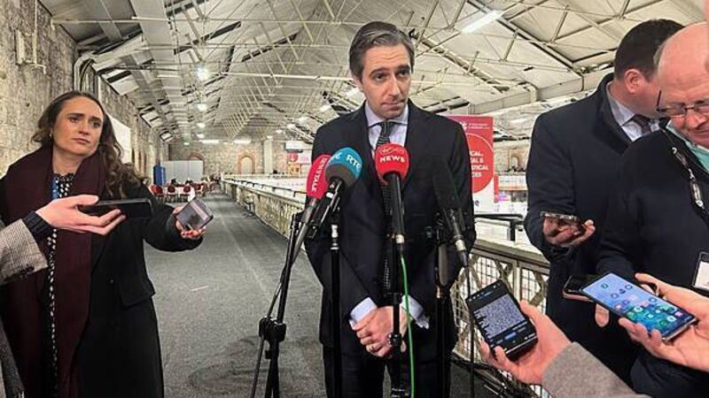 Taoiseach and Tánaiste refuse to comment on trust in Lowry Taoiseach and Tánaiste refuse to comment on trust in Lowry