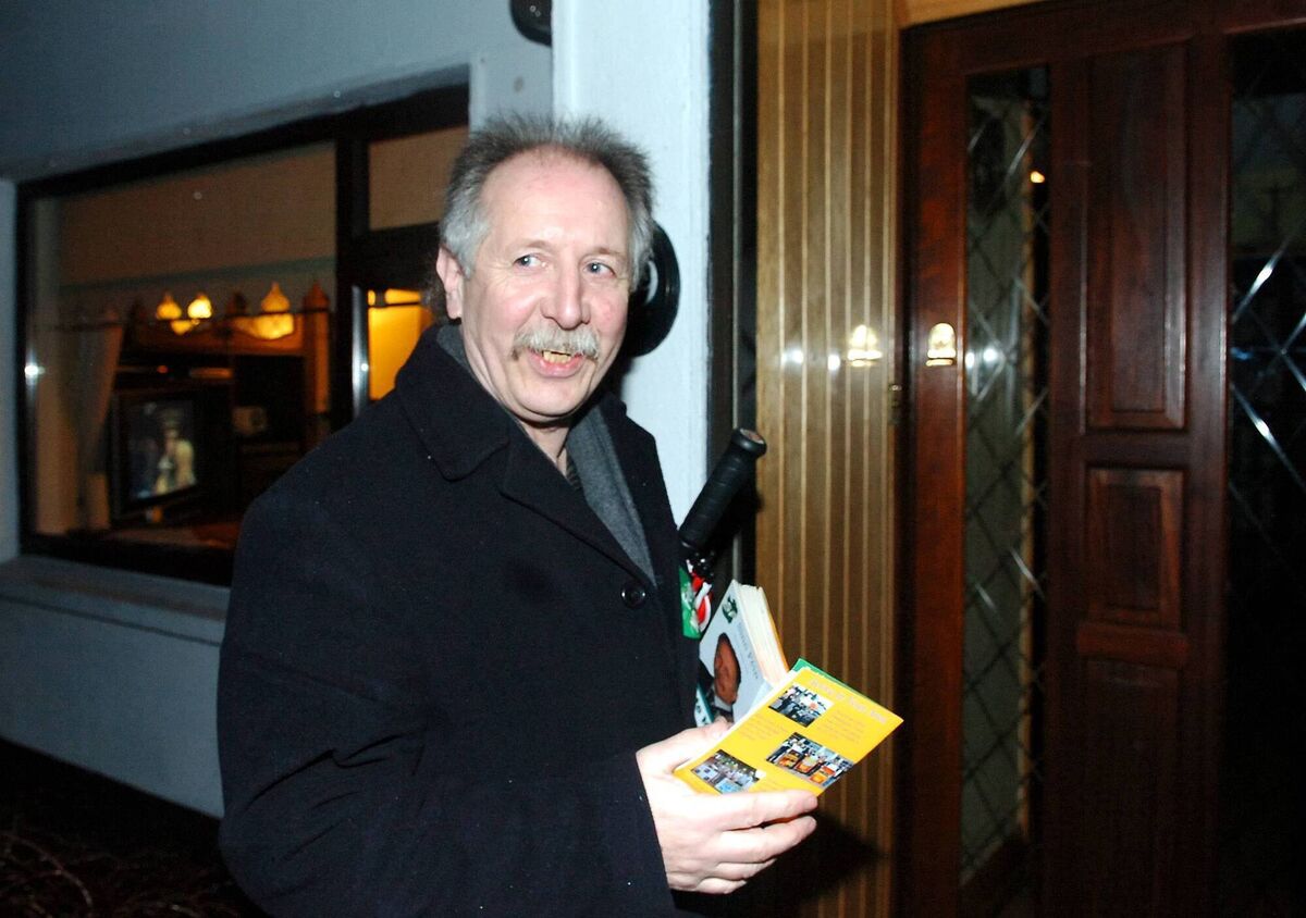 Sinn Féin candidate Des O' Grady canvassing in wet and windy conditions in Parknamore, Ballincollig on Wednesday in February 2011. Pic: Larry Cummins