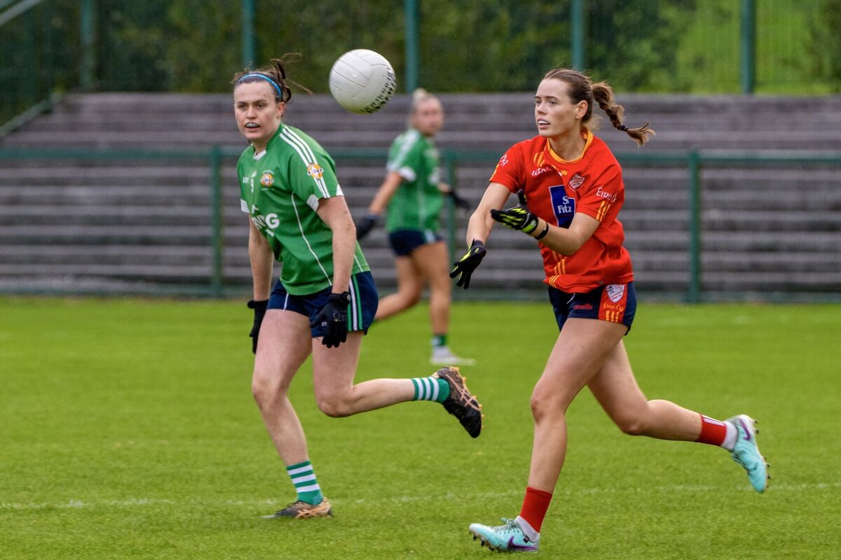 Éire Óg’s Meabh Cahalane makes a pass. Picture: Chani Anderson Éire Óg’s Meabh Cahalane makes a pass. Picture: Chani Anderson