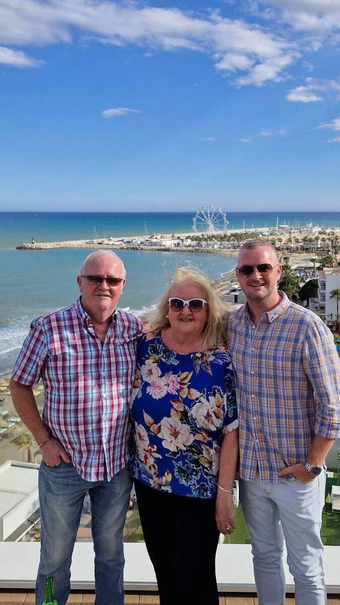Simon with his parents Peg and David. 