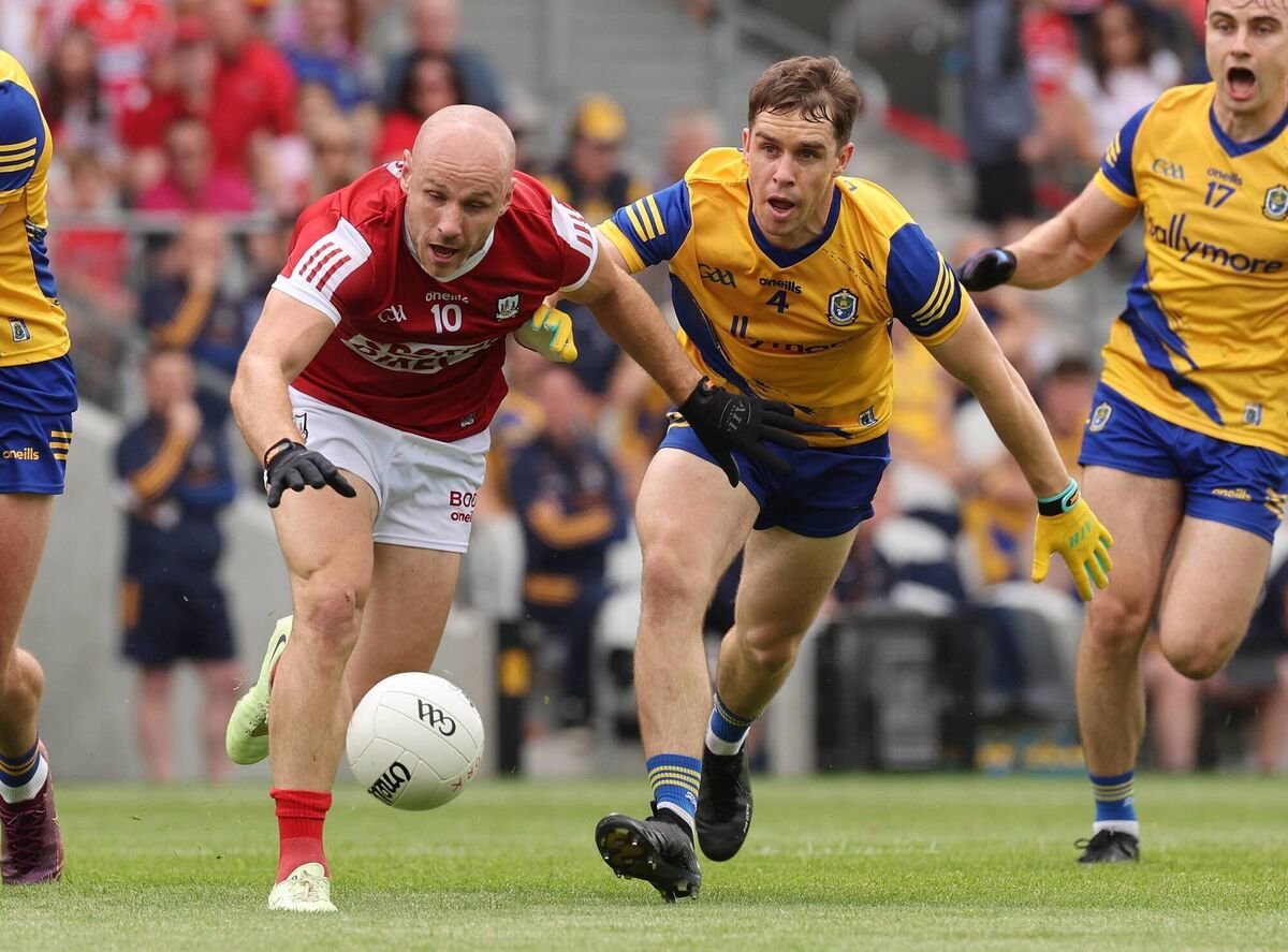 Cork forward Brian O'Driscoll attempts to win possession from Roscommon defender David Murray in 2023. Picture: INPHO/Lorraine O’Sullivan
