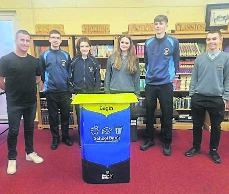 Olympian and Bank of Ireland Youth Ambassador Rob Heffernan paid a visit to Nagle Community College to train the School Bank team. 