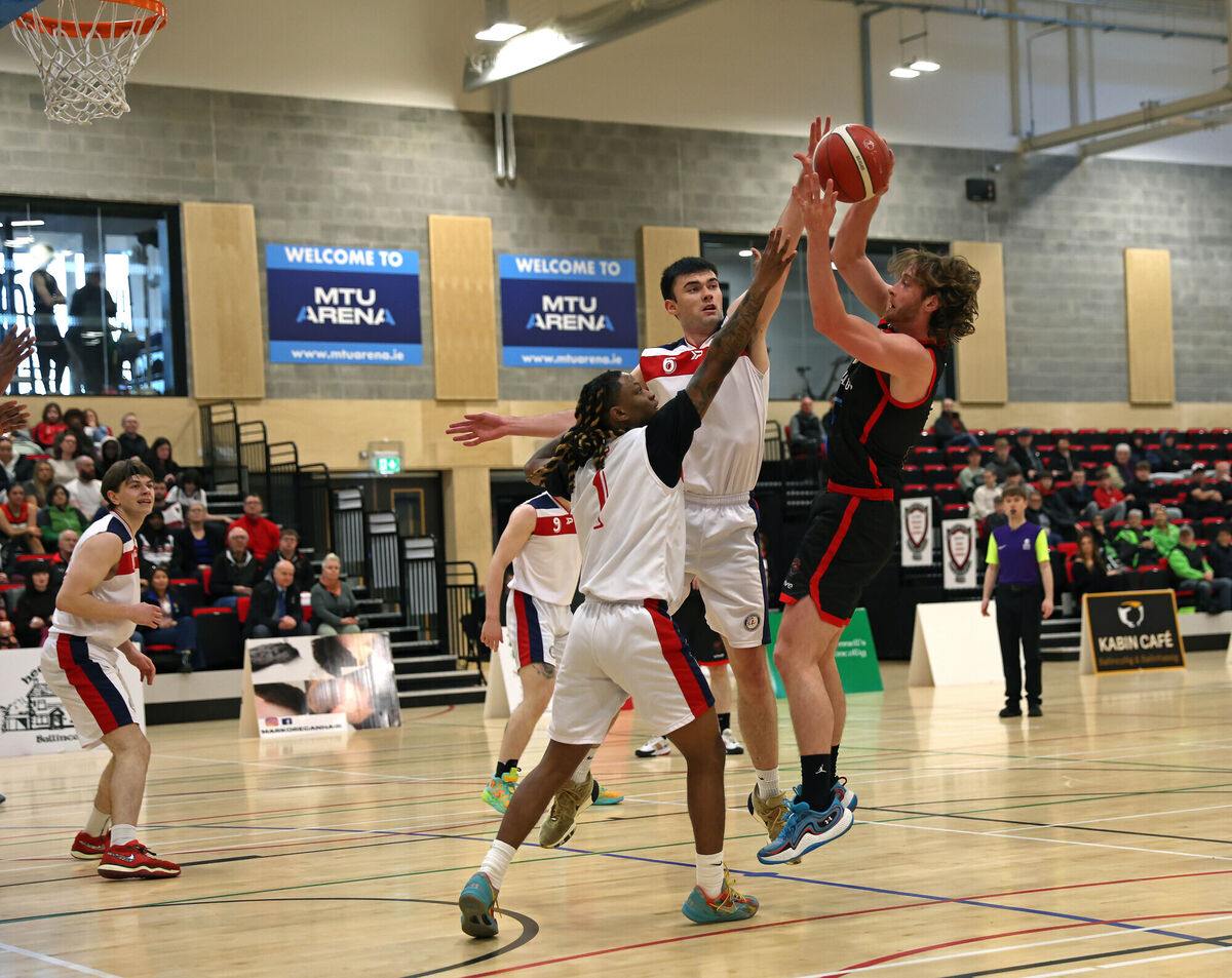 Jake Wolfe, Irish Guide Dogs Ballincollig, shoots from Jacolbey Owens and Callum McGrail, Templeogue. Picture: Jim Coughlan.