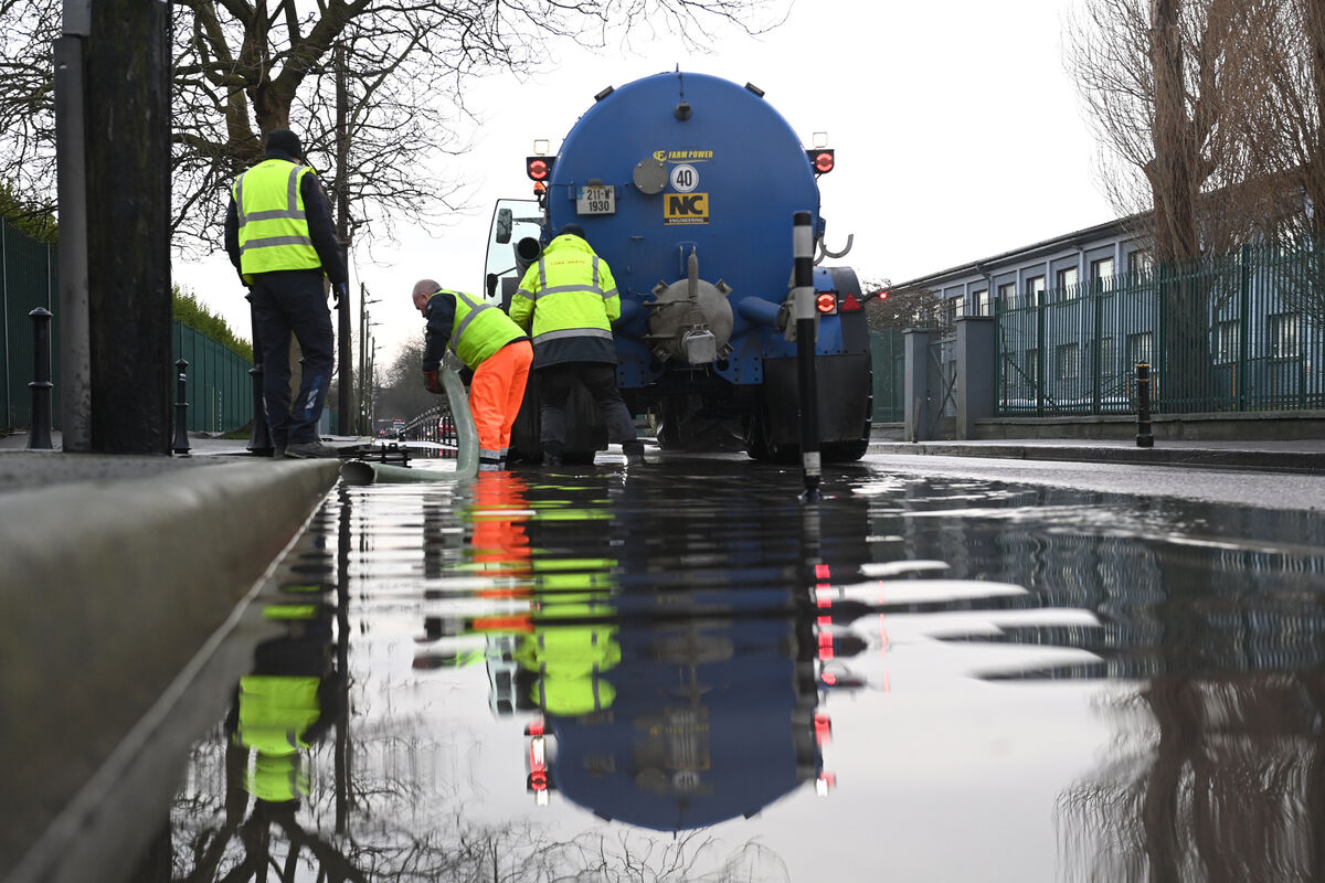  Cork City Council Water department staff and contractors Clearing drains - Flooding on Centre Park Road and Monahan Road, Cork City. Pic Larry Cummins