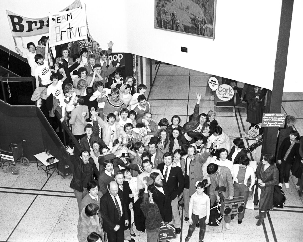 Team Britvic supporters at Cork Airport to welcome home the first Irish team to win the British and Irish Basketball Federation Cup . 20/03/83