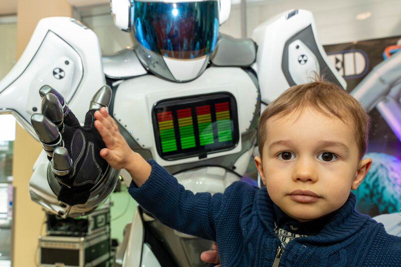 Daniel Goldman gives a high-five to the robot at the ‘Robot Realm’ event in Mahon Point Shopping Centre to celebrate the centre’s 20th anniversary. Picture: Noel Sweeney
Daniel Goldman gives a high-five to the robot at the ‘Robot Realm’ event in Mahon Point Shopping Centre to celebrate the centre’s 20th anniversary. Picture: Noel Sweeney