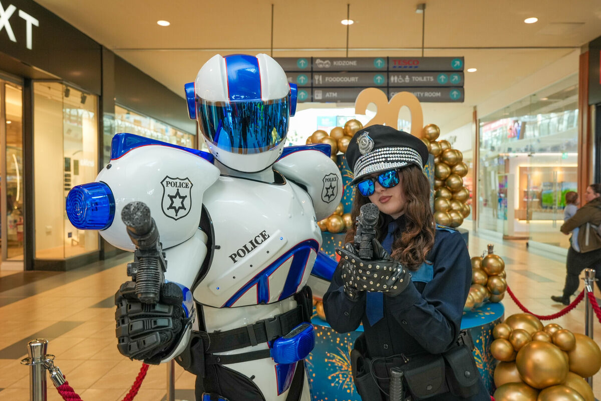 ‘Robot Realm’ took over Mahon Point Shopping Centre for the centre’s 20th anniversary celebration and met with the many children and families visiting Mahon Point SC. Picture: Noel Sweeney
‘Robot Realm’ took over Mahon Point Shopping Centre for the centre’s 20th anniversary celebration and met with the many children and families visiting Mahon Point SC. Picture: Noel Sweeney