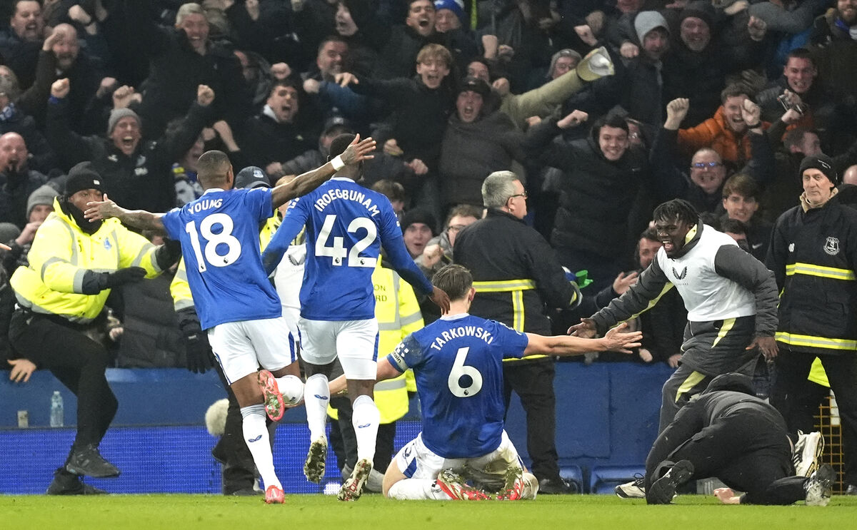 Everton's James Tarkowski (centre) celebrates scoring the side's 98th-minute equaliser with team-mates in front of the fans during the Premier League match at Goodison Park, Liverpool.