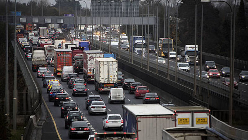 Traffic chaos on major motorway after five-car pile up