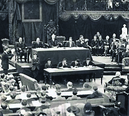 Bhí Mícheál Ó Loinsigh ó Bhaile Mhúirne ina Aistritheoir ag an gCéad Dáil in Éanáir 1919. Agus d’oibrigh sé i Rannóg an Aistriúcháin go dtí gur cailleadh é 1942. Bhí Mícheál Ó Loinsigh ó Bhaile Mhúirne ina Aistritheoir ag an gCéad Dáil in Éanáir 1919. Agus d’oibrigh sé i Rannóg an Aistriúcháin go dtí gur cailleadh é 1942.
