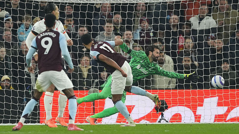 Premier League: Pressure builds on Liverpool title bid
